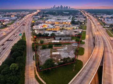 7926 N 7928 N Shepherd Dr, Houston, TX 77088