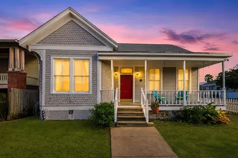 1727 Ursuline St, Galveston, TX 77550