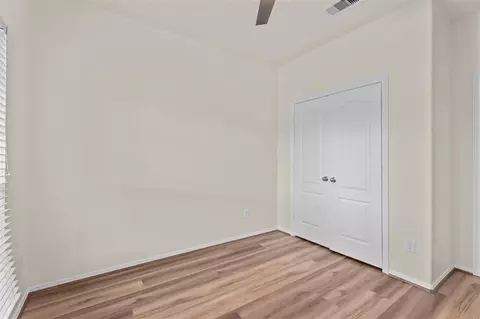 Bedroom - 1069 Shadow Glenn Dr, Conroe, TX 77301 photo 3 of 4