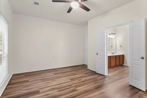 Bedroom - 1069 Shadow Glenn Dr, Conroe, TX 77301 photo 1 of 4