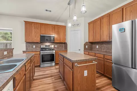 Kitchen - 1069 Shadow Glenn Dr, Conroe, TX 77301 photo 1 of 2
