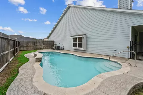 Exterior - 1069 Shadow Glenn Dr, Conroe, TX 77301 photo 3 of 6