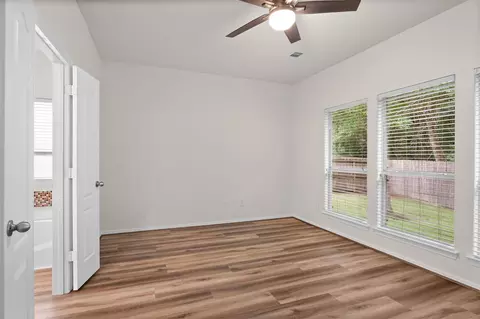 Bedroom - 1069 Shadow Glenn Dr, Conroe, TX 77301 photo 2 of 4