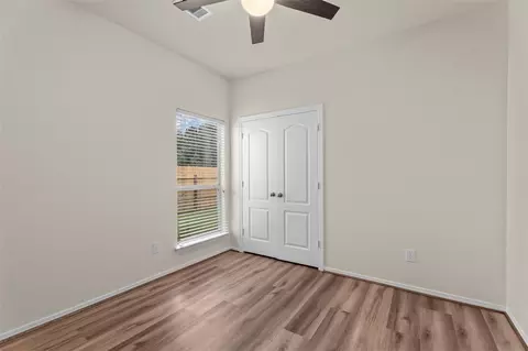 Bedroom - 1069 Shadow Glenn Dr, Conroe, TX 77301 photo 4 of 4
