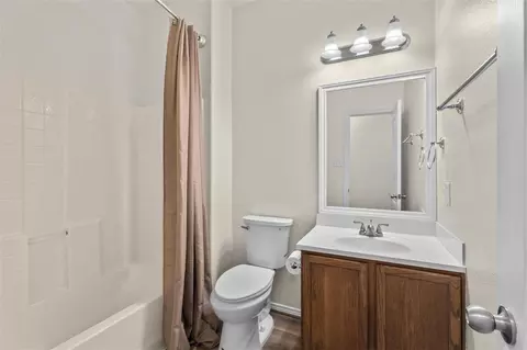 Bath - 1069 Shadow Glenn Dr, Conroe, TX 77301 photo 4 of 4