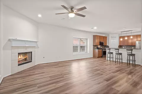 Living - 1069 Shadow Glenn Dr, Conroe, TX 77301 photo 1 of 2
