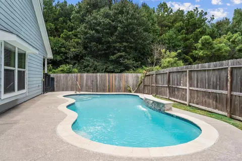 Exterior - 1069 Shadow Glenn Dr, Conroe, TX 77301 photo 5 of 6