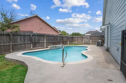 Exterior - 1069 Shadow Glenn Dr, Conroe, TX 77301 photo 4 of 6