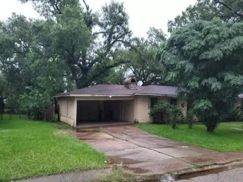 2109 Oaks Dr, Pasadena, TX 77502 photo 5