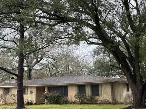 2109 Oaks Dr, Pasadena, TX 77502 photo 4