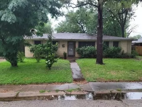 2109 Oaks Dr, Pasadena, TX 77502