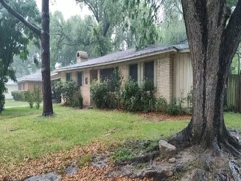 2109 Oaks Dr, Pasadena, TX 77502 photo 3