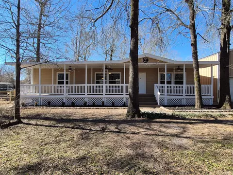 120 Leaning Oak Dr, Point Blank, TX 77364
