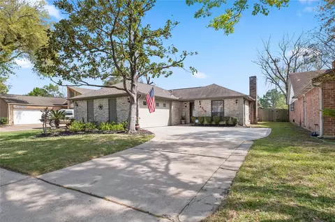 6215 Greenway Forest Ln, Houston, TX 77088