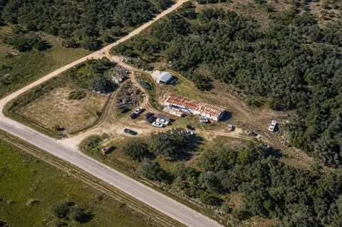 9880 Dix Rd, Kingsbury, TX 78638