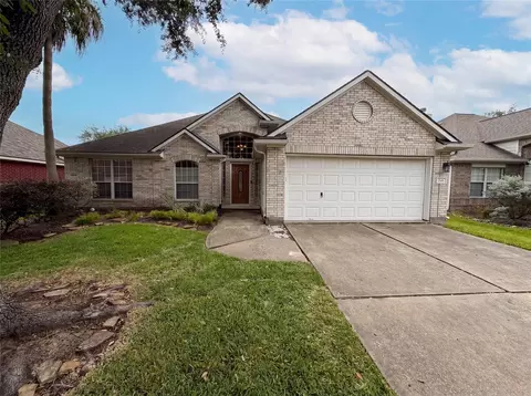 208 Green Cedar Dr, League City, TX 77573