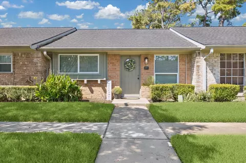197 W Tri Oaks Ln #197, Houston, TX 77043