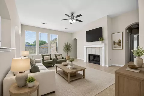 4915 Lochman Ln, Pearland, TX 77584