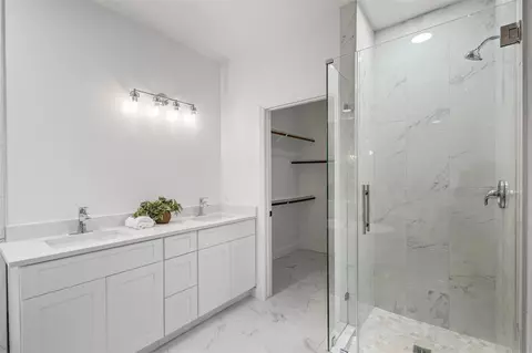 Bath - 55 Terraglen Dr, Spring, TX 77382 photo 2 of 5