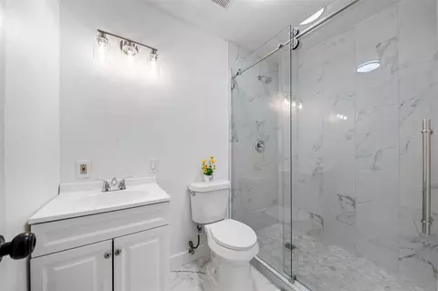Bath - 55 Terraglen Dr, Spring, TX 77382 photo 4 of 5