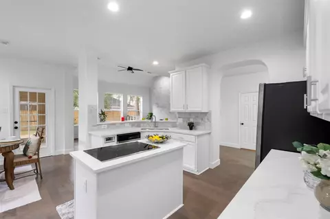 Kitchen - 55 Terraglen Dr, Spring, TX 77382 photo 1 of 3