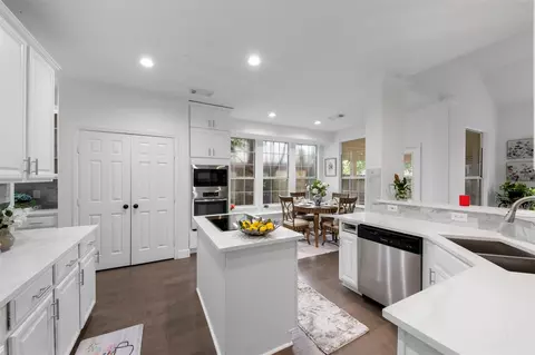 Kitchen - 55 Terraglen Dr, Spring, TX 77382 photo 2 of 3