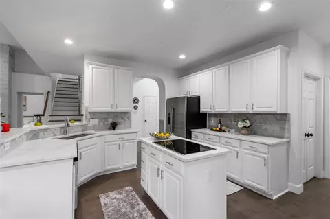 Kitchen - 55 Terraglen Dr, Spring, TX 77382 photo 3 of 3