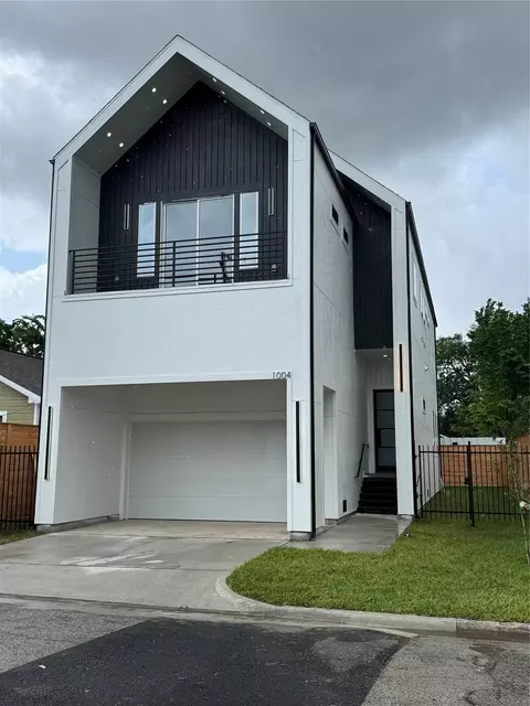 1004 E 32nd St, Houston, TX 77022