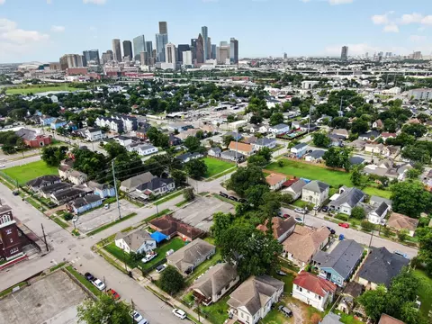 2006 Common St, Houston, TX 77009