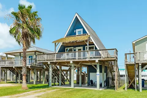 1106 Treaty Dr, Surfside Beach, TX 77541