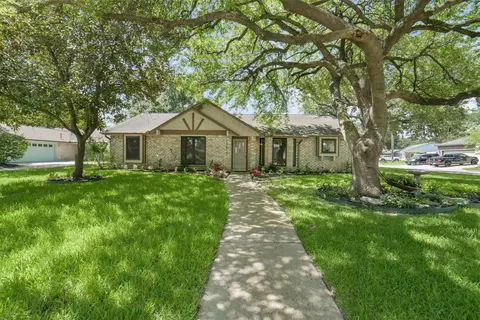 13615 Pepper Knoll Dr, Houston, TX 77065