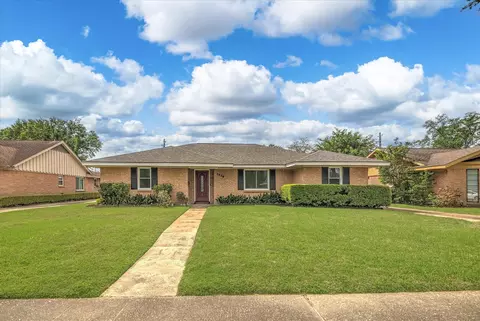 1718 Droxford Dr, Houston, TX 77008
