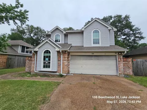 108 Beechwood St, Lake Jackson, TX 77566