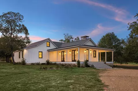 107 Drake Ln, Round Top, TX 78954