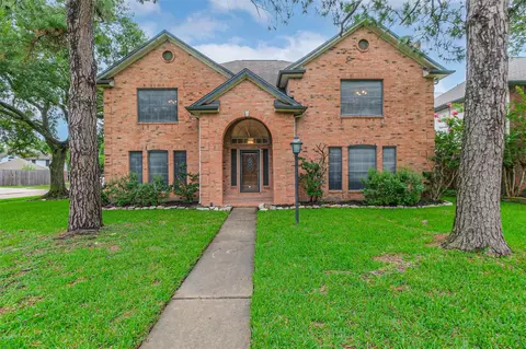 10218 Hedge Way Dr, Houston, TX 77065