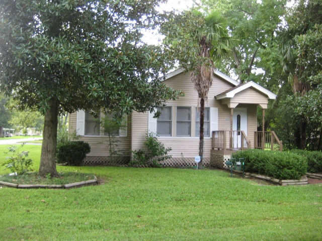 403 Epps St, Tomball, TX 77375 photo 1