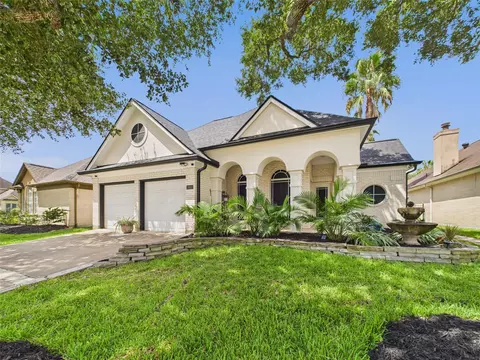 203 Las Brisas St, Kemah, TX 77565