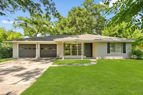 424 Southern Oaks Dr, Lake Jackson, TX 77566