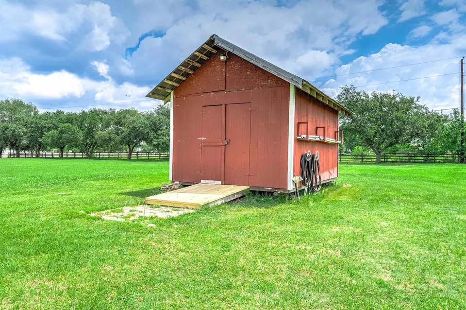  6607 S Mallard Dr, Fulshear, TX 77441 photo 9