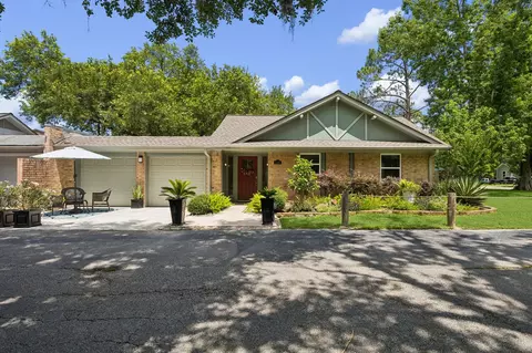 2102 Casa Rio Cir, Dickinson, TX 77539