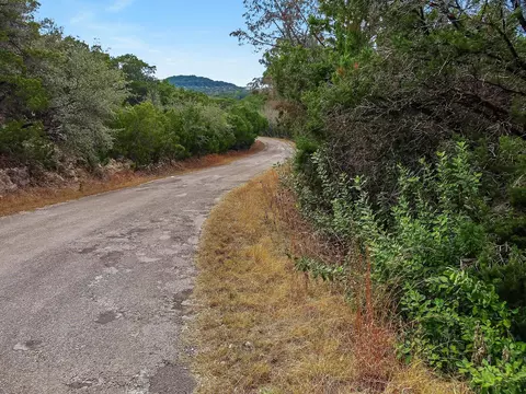 20804 Post Oak Dr, Leander, TX 78645 photo 3