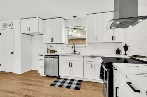 Kitchen - 6611 Archgate Dr, Spring, TX 77373 photo 2 of 3
