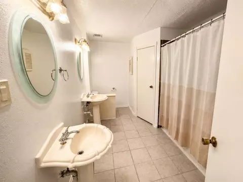 Bath - 3105 Oak Rock Cir, Spring, TX 77373 photo 1 of 2