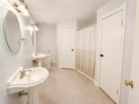 Bath - 3105 Oak Rock Cir, Spring, TX 77373 photo 2 of 2