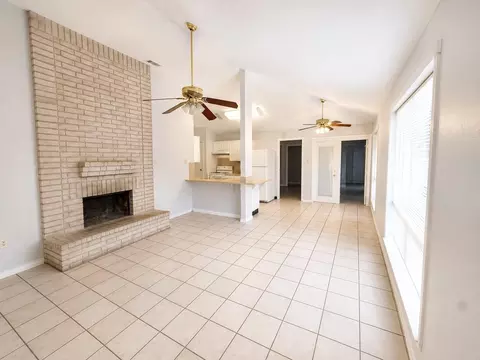 Living - 3105 Oak Rock Cir, Spring, TX 77373 photo 1 of 2