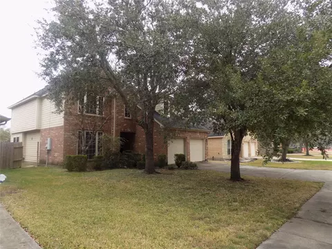 4522 Long Creek Dr, Fresno, TX 77545