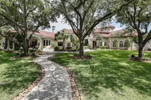 107 Sunset Dr, Friendswood, TX 77546