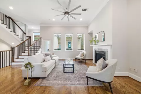 1617 Shearn St, Houston, TX 77007