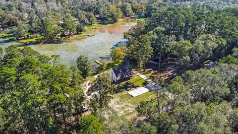 10482 Lake Shore Dr, Conroe, TX 77303
