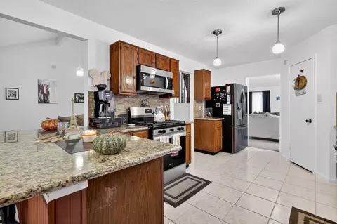 Kitchen - 3402 Crystal Dove Dr, Spring, TX 77388 photo 3 of 4
